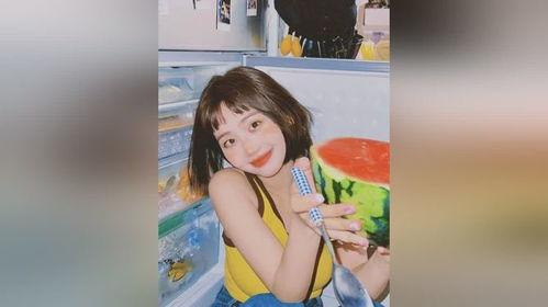 吊带吃瓜拍照,吃瓜拍照新潮流