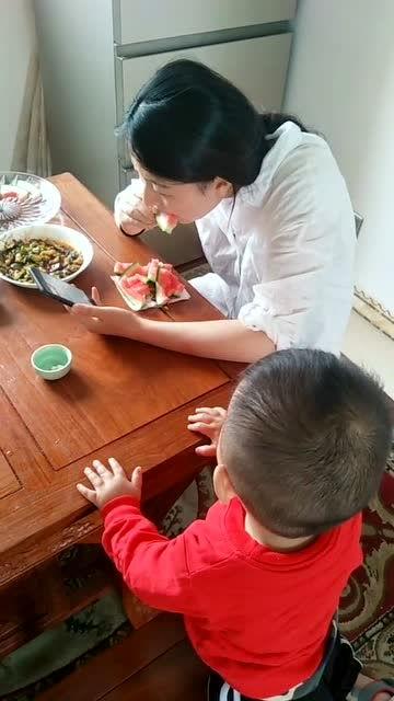 姨妈吃瓜怎么样,揭秘女性社交新风尚