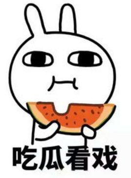 自带凳子吃瓜看戏,畅享吃瓜看戏的悠闲时光