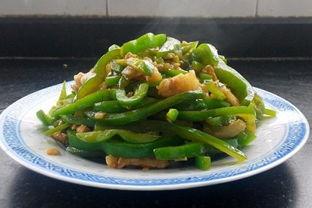 吃瓜炒菜菜椒,家常美食新体验