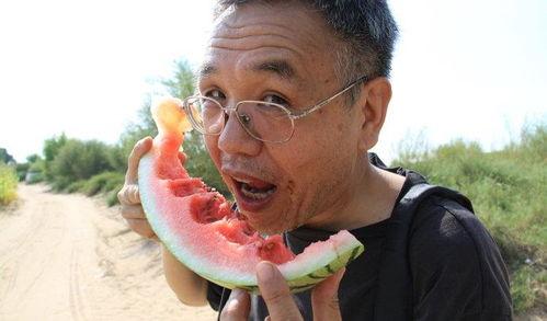 带你吃瓜奇葩服装,带你领略时尚界的“吃瓜”风采